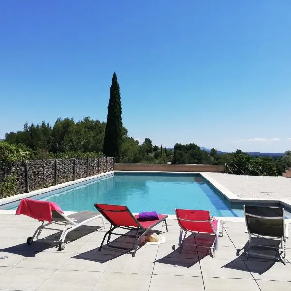 Les Garrigues de la Vallée des Baux, hotel en Paradou