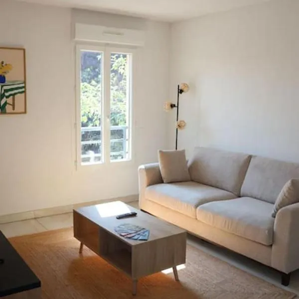 Suberbe appartement climatisé avec terrasse, ξενοδοχείο σε Saint-Raphaël