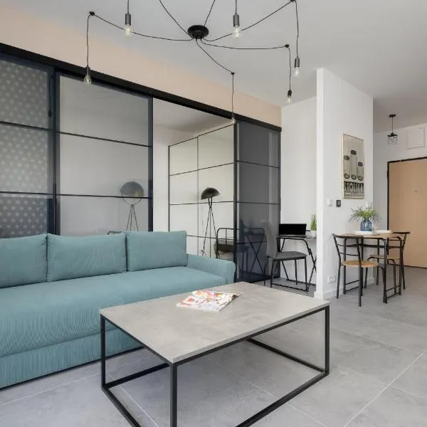 Jasny Apartament z Ogrodem i Parkingiem na Przedmieściach Warszawy by Noclegi Renters, hotel in Zamienie