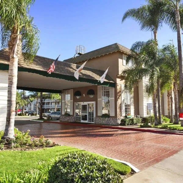 Ramada by Wyndham Costa Mesa/Newport Beach, hotel en Costa Mesa