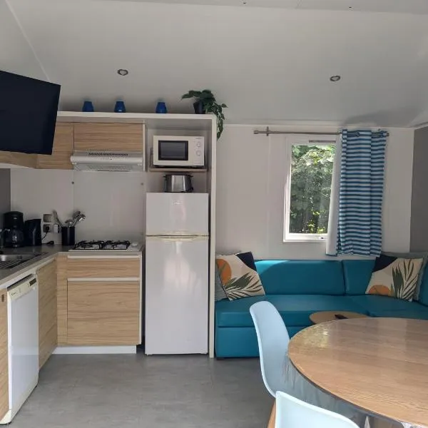 Cozy Tiny SolHouse 7 - Near Groningen - 5 Star Location, hotel in Kropswolde