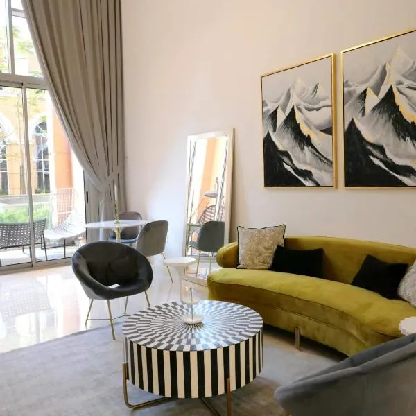 Luxurious Apartment in The Pearl, Qatar, hotel in Doha