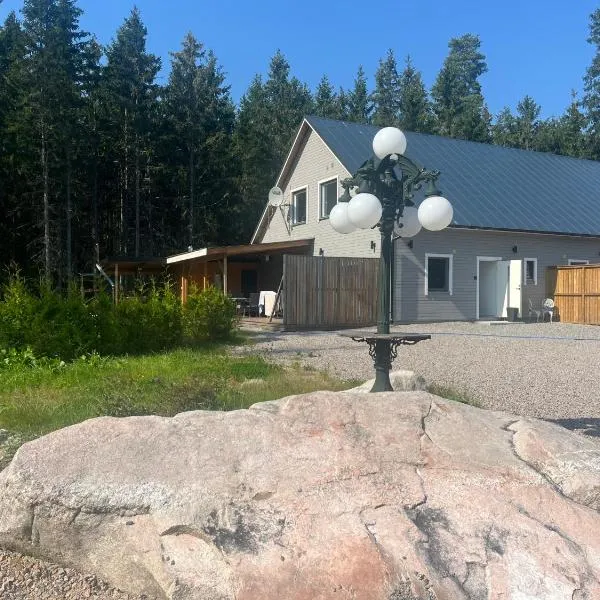 Gäststuga 100m från sjön, hotel v destinaci Vislanda