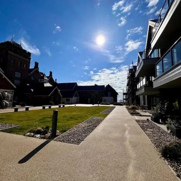 Coastal Retreat at Rest Bay, Porthcawl, hotel in Porthcawl