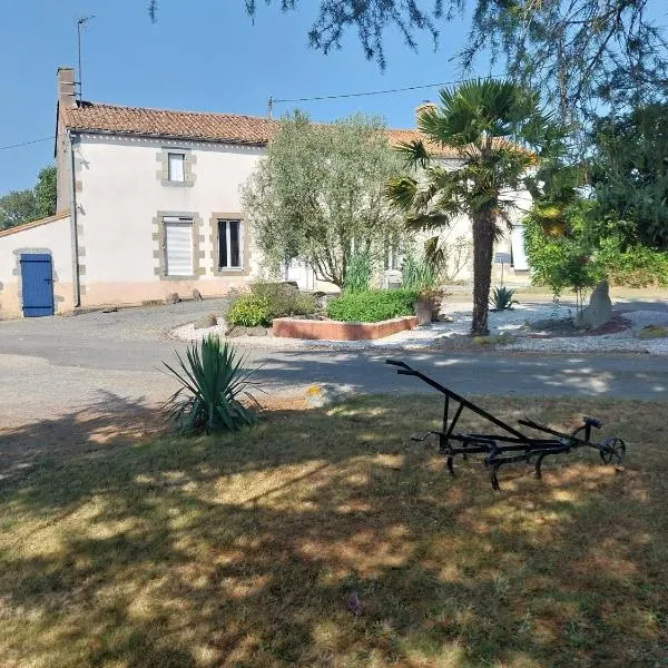 Au granit bleu, hotel in Faye-lʼAbbesse
