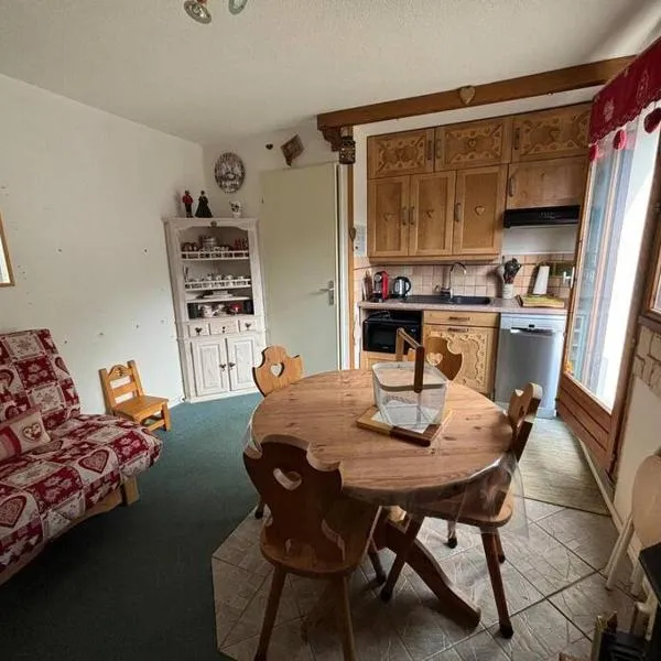 7Laux - Le Pleynet 6 personnes4 lits - 2 chambres, hotel in Fond de France