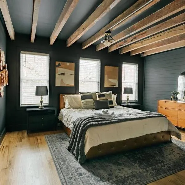 Stunning 5 BR -Heart of Downtown, hotel in Lancaster