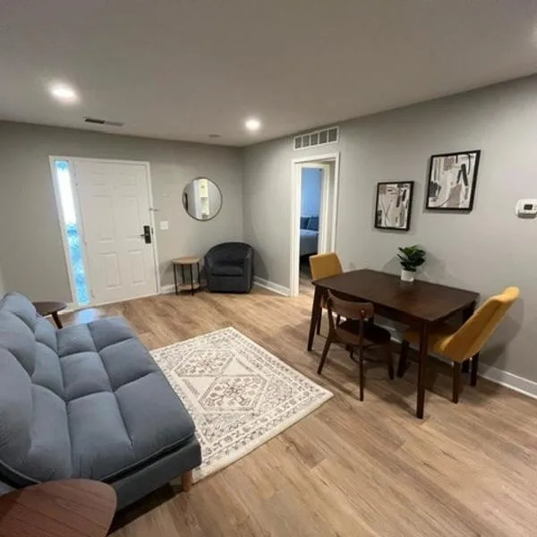 Aksarben Area 2 BD-2 BA by UNO, ξενοδοχείο στην Ομάχα