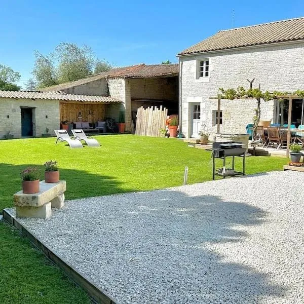 La Grange - Gîte de Prestige La Rochelle, hotel in Saint-Médard-dʼAunis