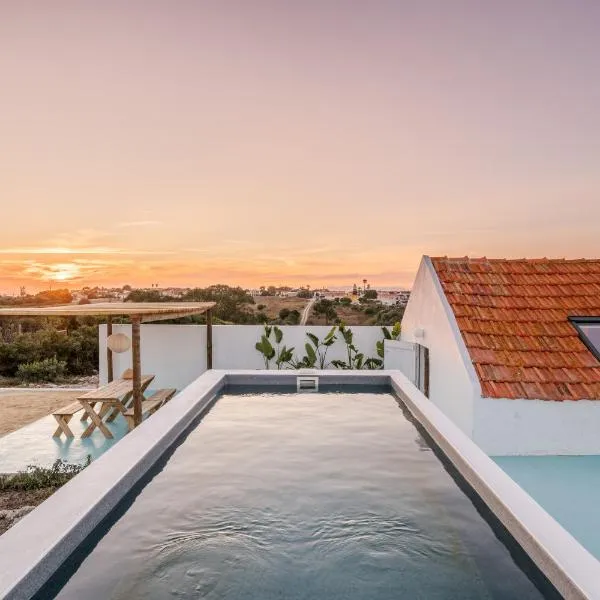 Stunning Seaside Retreat in Azoia, Sesimbra - Casa da Serra, hotel in Casais da Azoia
