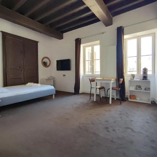 Appartement étage 2 sur cour aux Chartrons avec climatisation, hotel en Burdeos