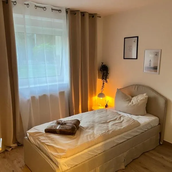 Apartment Hukic mit 2 Schlafzimmer, hotell i Blankenfelde