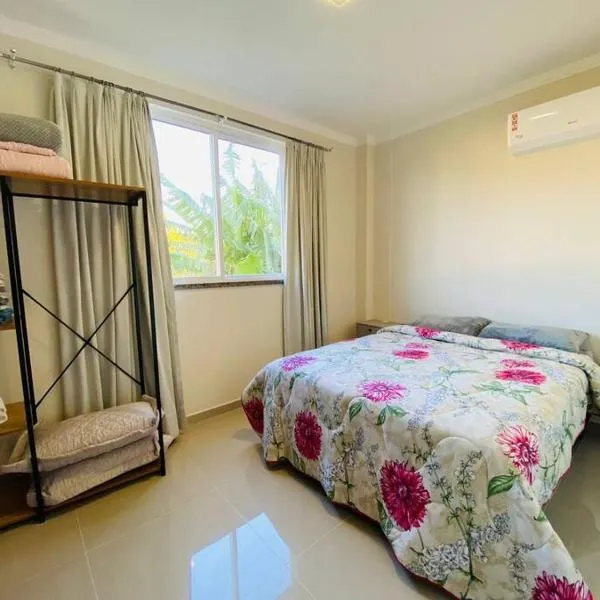Apartamento novo - 400m do mar Bombinhas, hotel in Bombinhas