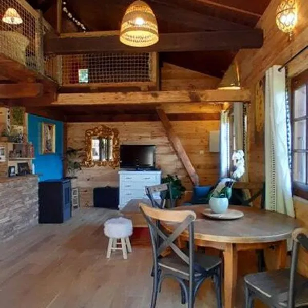 Petit chalet authentique, hotel en La Blonnière