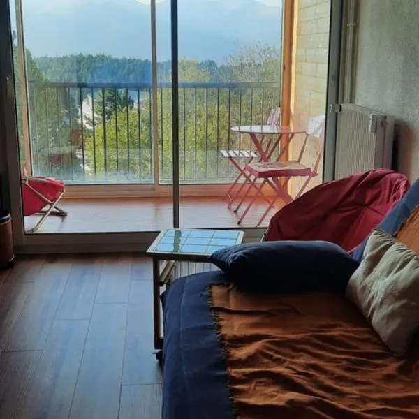 Joli F4 en lisière de forêt, hotel in Font Romeu Odeillo Via