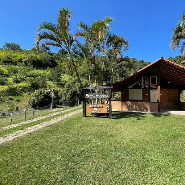 Refúgio da Mata - Chalé Araucária, hotel v destinaci Paty do Alferes