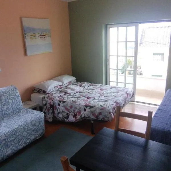 Quarto privado 3, hotel in Caneças