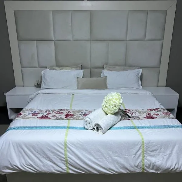 CASA AZUL ACCOMMODATION, hotel di Matola