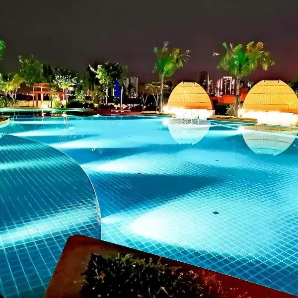 Almas Suites Puteri Harbour by Stayrene、ヌサジャヤのホテル