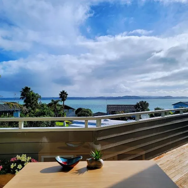 Sea view 5 bedroom holiday house, hotel v destinaci Whangaparaoa