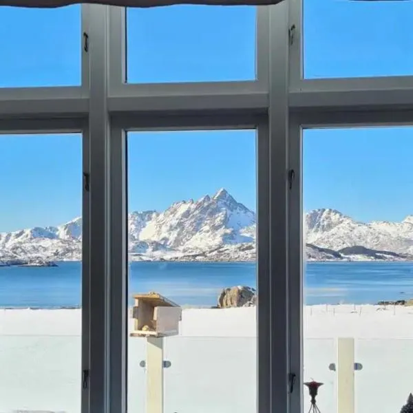 Peaceful property with spectacular sea view, hotel din Leknes