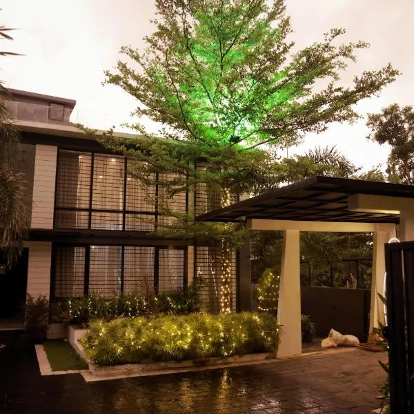 Private Villa in Kollam with Pool, hotel v destinaci Kollam