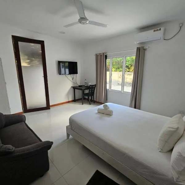 Surf Trip Maldives, hotel v destinaci Thulusdhoo