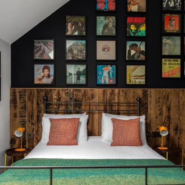 The Pilot Inn, hotel in London
