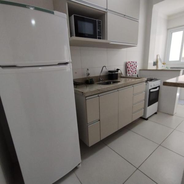 Apartamento na Praia da Guilhermina com Ar Condicionado, Estacionamento Gratuito e WiFi - Foto 4