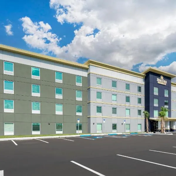 HomeTowne Studios by Red Roof Tampa - Airport, hotel v destinaci Tampa