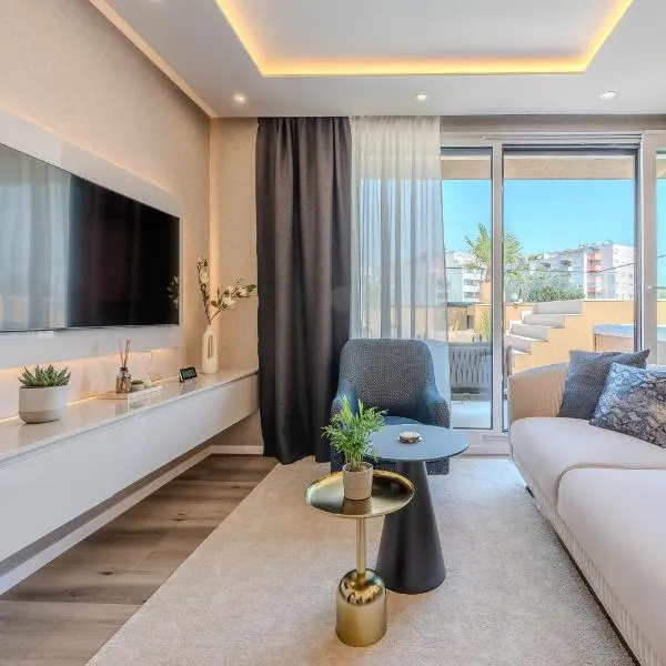 Apartment EMMA Platinum with heated pool, jacuzzi and sauna, hotel in Blato