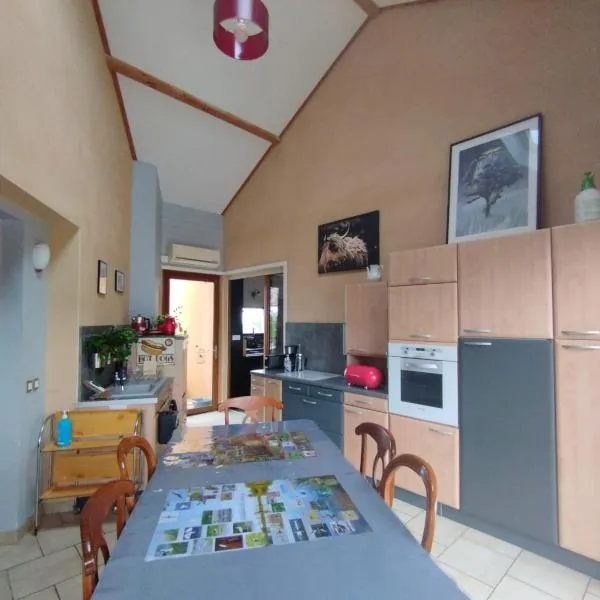 Le Grand Noyer, hotel in Ambronay