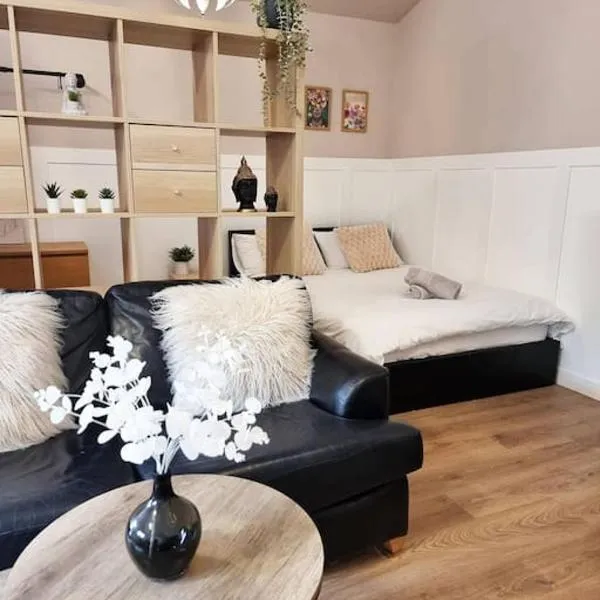 Charming Cottage Next to John Radcliffe Hospital with Free Parking, hotel v destinaci Oxford