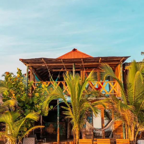 the mompe beach hostal, hotel in La Poza