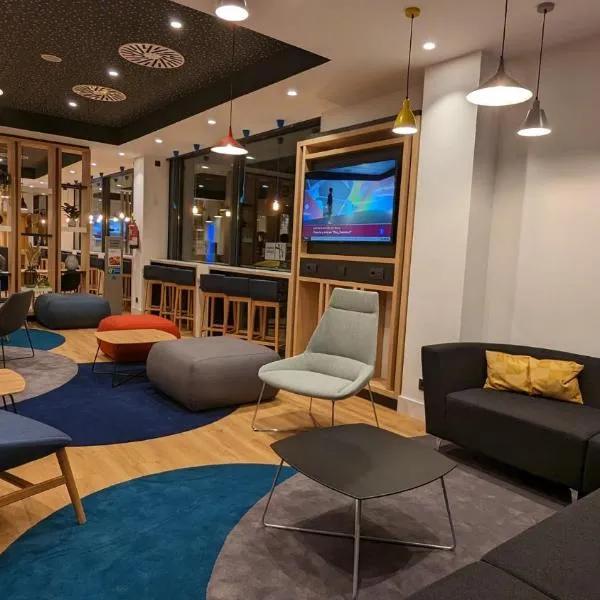 Holiday Inn Express Bilbao Airport by IHG, hotel v destinaci Derio