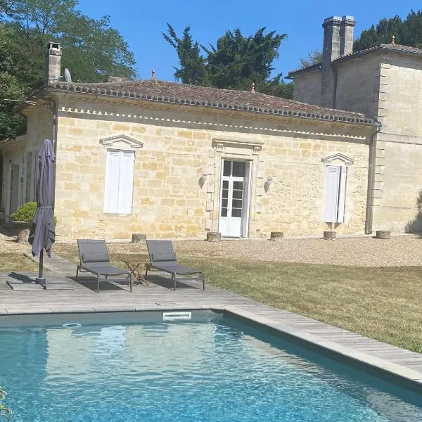 Domaine de La Mouleyre à Cénac proche Bordeaux, hotel in Carignan