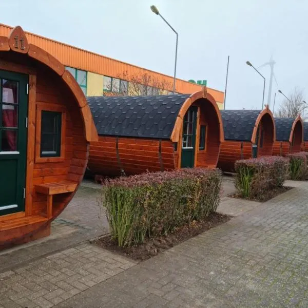 Schlaffass Holzfass im Banjapark Rees ohne Banja Sauna, hotel v destinaci Rees