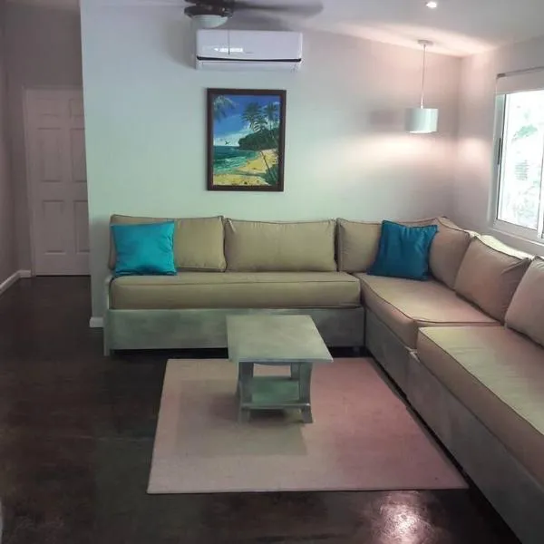 #17A Hermosa Beach Bungalow 1st floor 1 bedroom Apt, hotel in Playa Hermosa