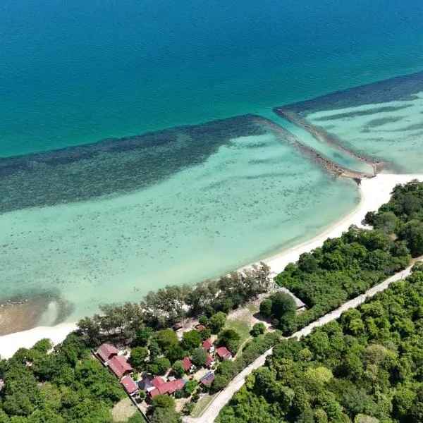 Angthong Beach Resort، فندق في Koh Phaluai