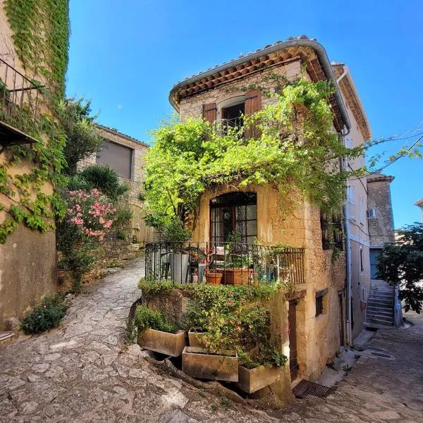 Maisonnette provençale, hotel v destinaci Simiane-la-Rotonde