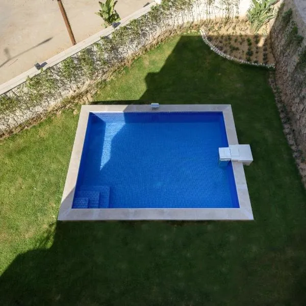 Golden 4BR Villas by Travelholic, ξενοδοχείο στο Κάιρο