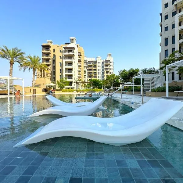 MegaLuxury Flat Resort, Amazing Pool, Burj direct View, hôtel à Dubaï