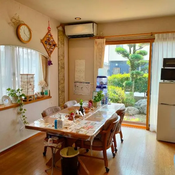 民泊マエダハウス B&B Maeda House, hotel v destinaci Aira