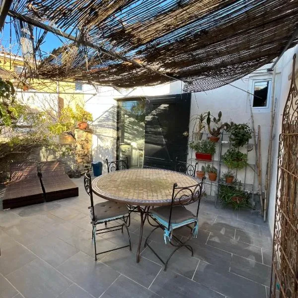 La Dépendance 13D rue Pasteur – hotel w mieście Saint-Mandrier-sur-Mer
