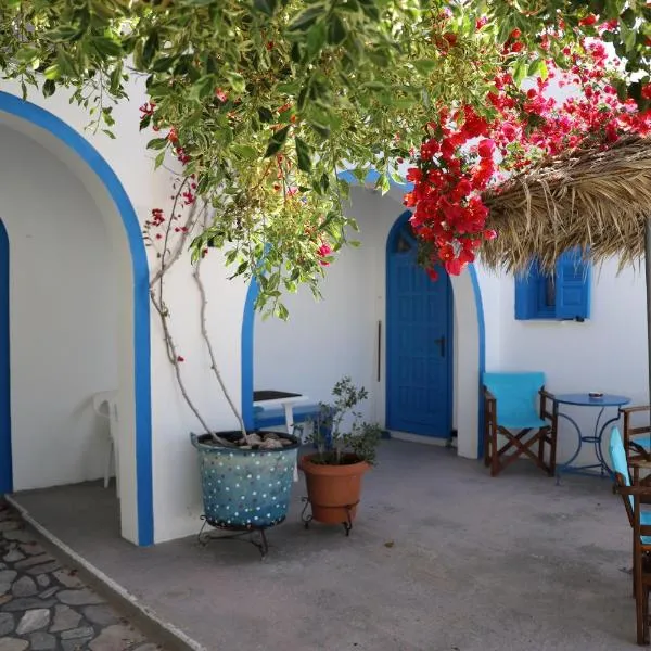 Flora Studios Perissa Santorini, hotel in Perissa