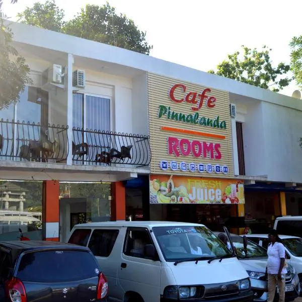 Cafe Pinnalanda Rooms, hotel v destinaci Pinnawala