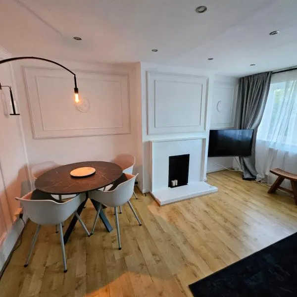 Wembley, Cosy 2 Bed Apa, Next to the park, hotel v destinaci Harrow on the Hill