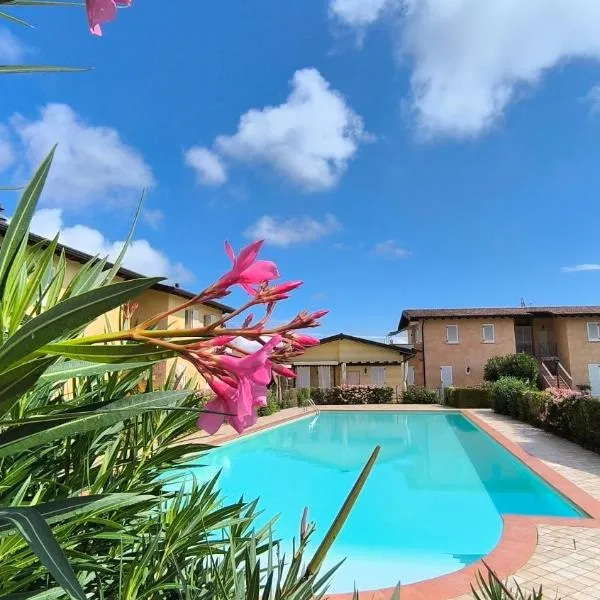 Apartment Dragonfly - garden and pool, hotel in Manerba del Garda