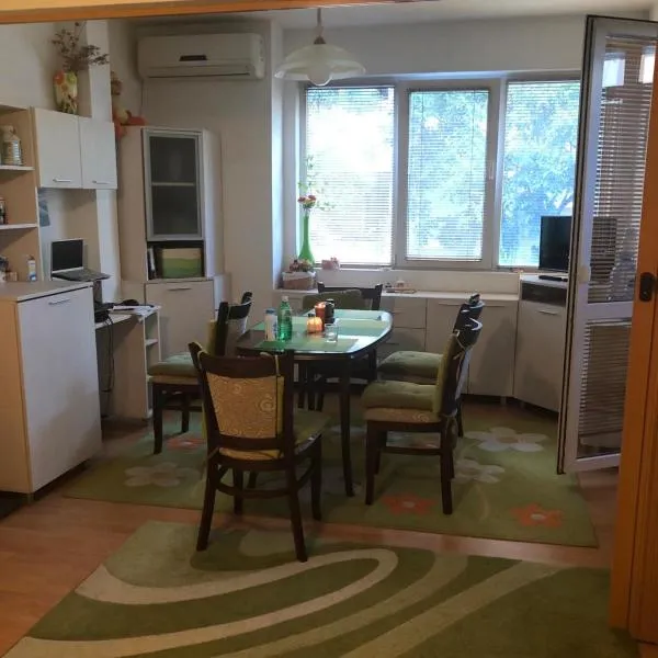 Tanjas City Apartment, hotel di Varna City