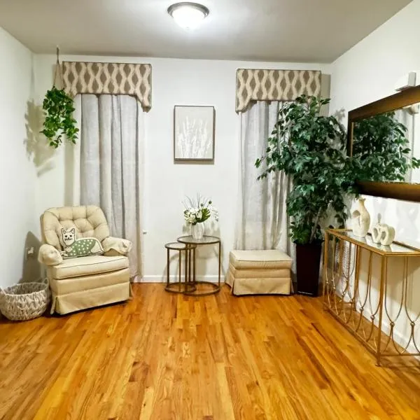 Private 1st floor Apartment - Only 5 min Away from Newark Airport and 30 min to NYC, hotel in Elizabeth